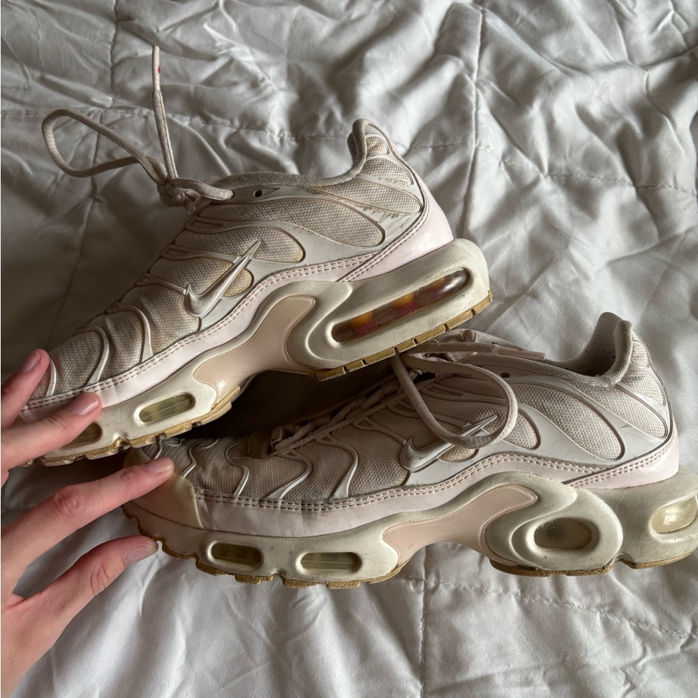 Nike Women's Beige Sneakers